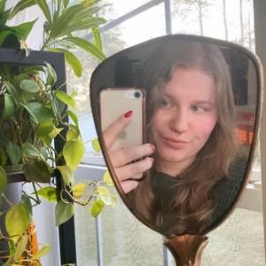 Meet your Posher, Caitlin